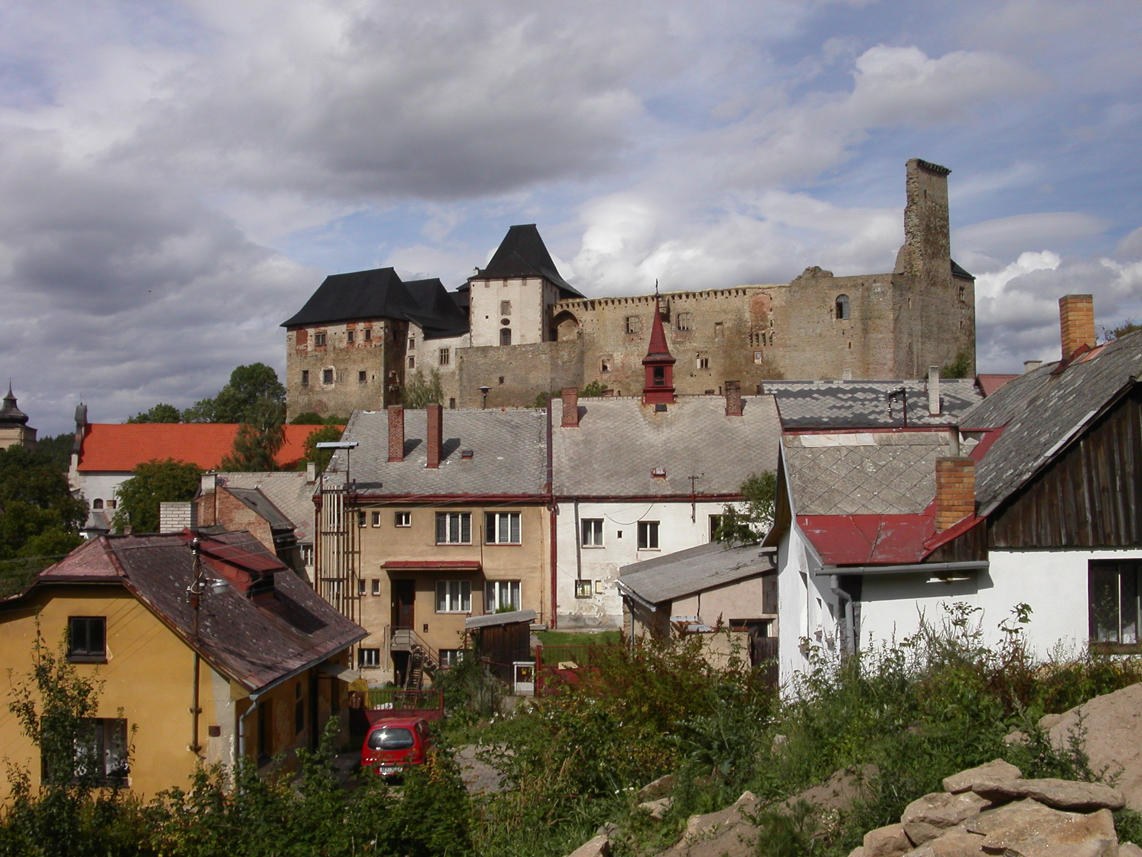 pohled na hrad od Haškova hrobu