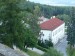 takto je vidět školu z hradu Lipnice